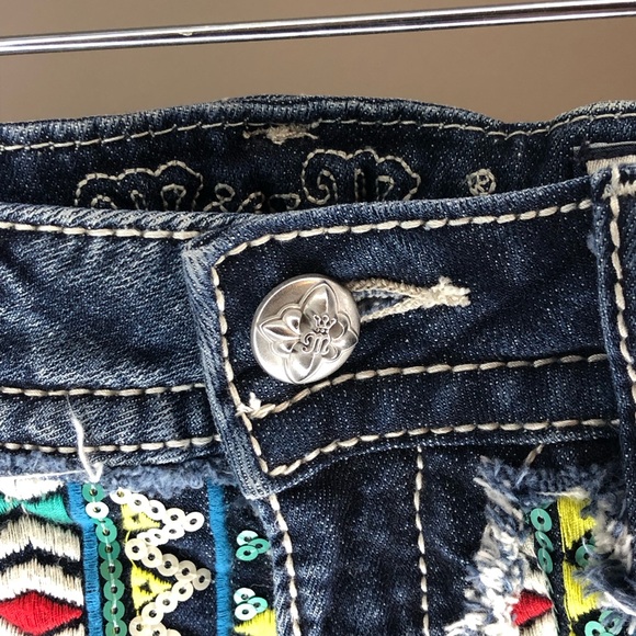 Miss Me Boho Aztec Embroidered Signature Denim Jean Shorts Size 27 Raw Hem - Picture 8 of 11